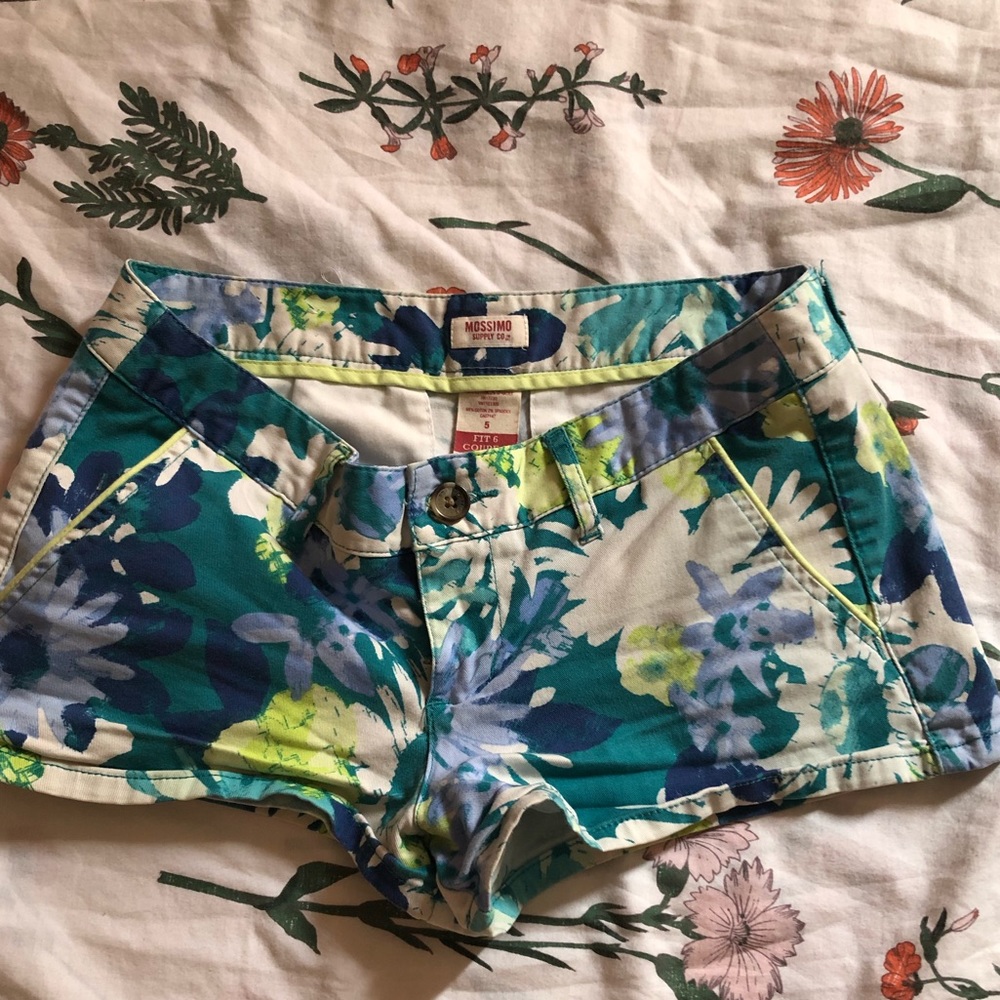 Floral beachy shorts